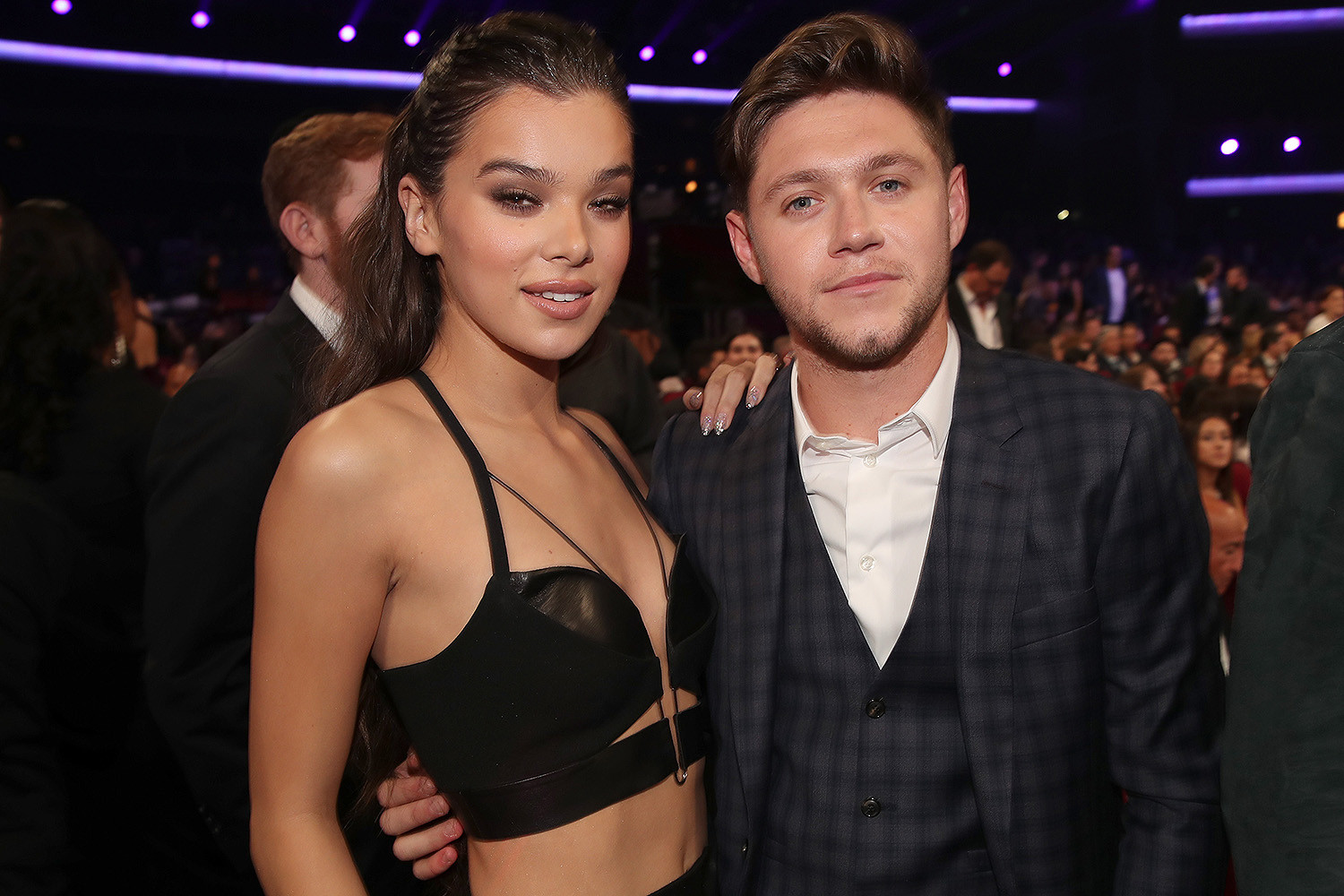 Niall Horan And Hailee Steinfeld Confirm Relationship Status With A Kiss In La Beautifulballad