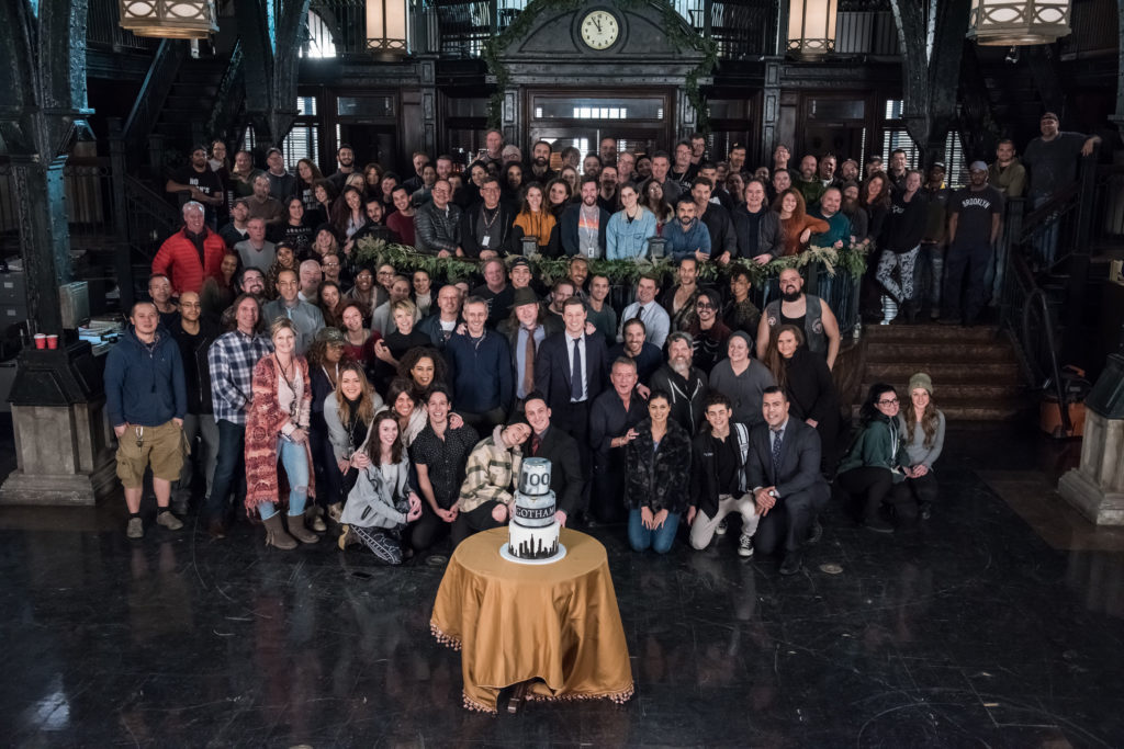 The Cast Of Gotham Celebrates 100 Episodes And Its Final Episode ...