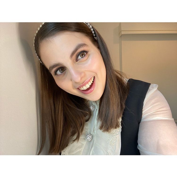 beanie-feldstein-joins-the-cast-of-drive-away-dolls-beautifulballad