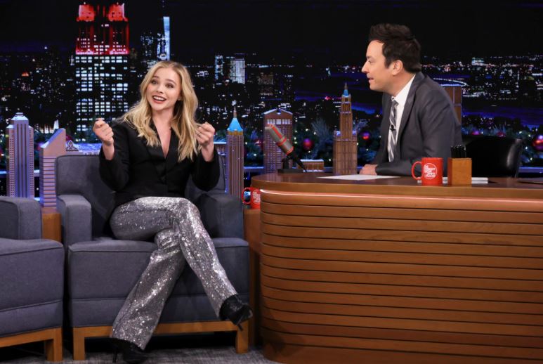 Chloe Grace Moretz’s Promotes Mother/Android On The Tonight Show