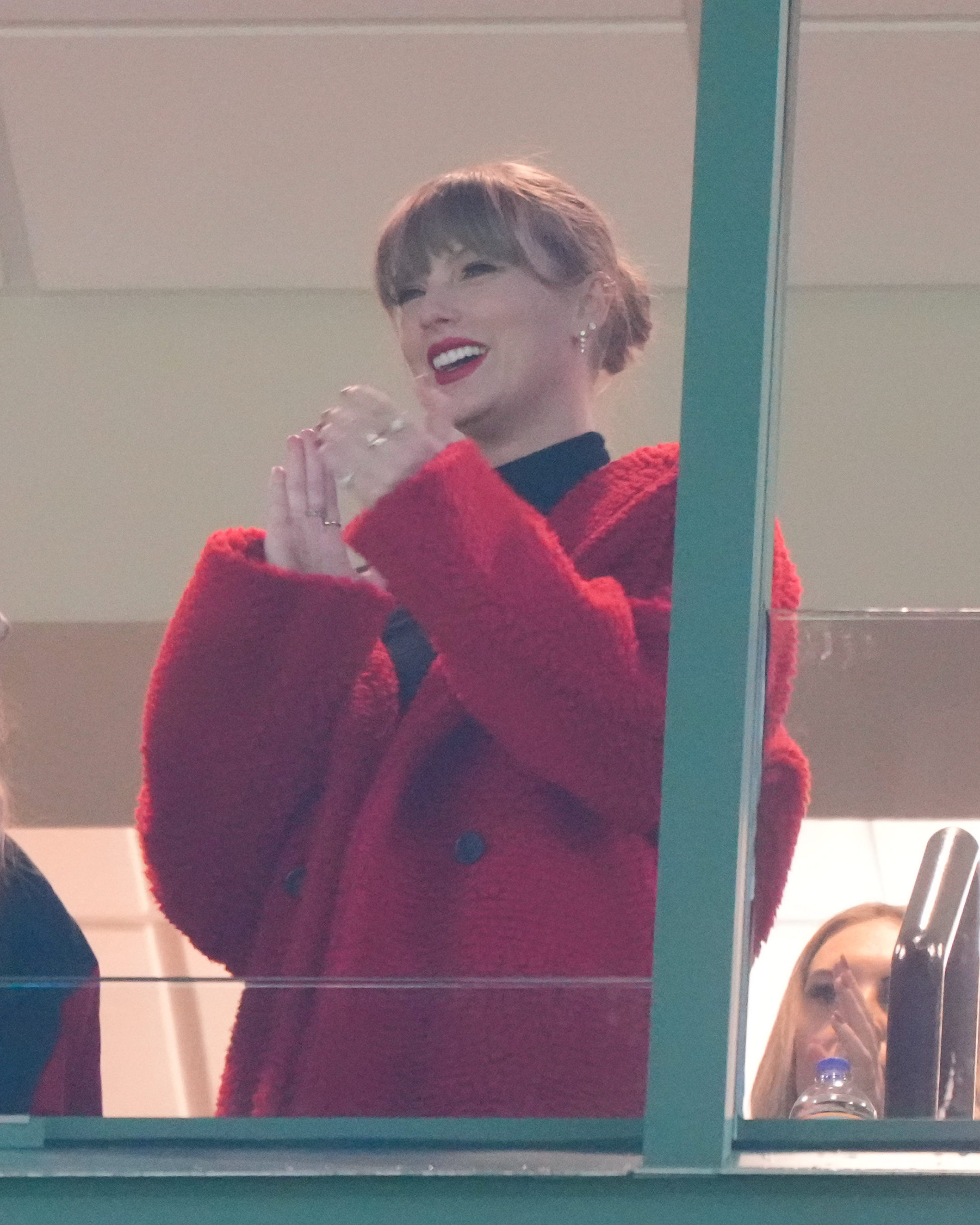 Taylor Swift spotted at Lambeau Field during Sunday's game