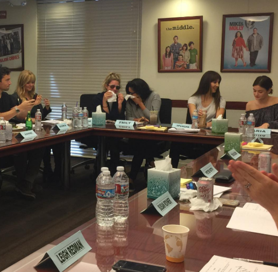 The Cast Of Pretty Little Liars Hold Final Table Read Beautifulballad 